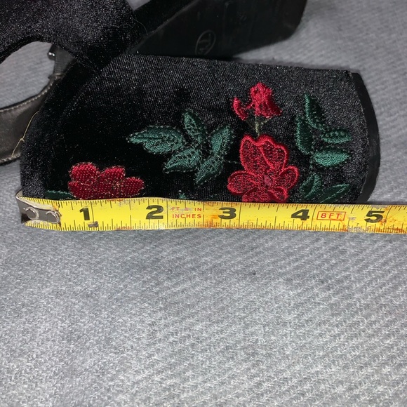 π₯ Cute Floral, Velvet Chunky Heels π₯ - Picture 5 of 5
